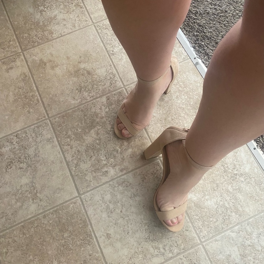 Nude suede heels- size 8 - Picture 11 of 11